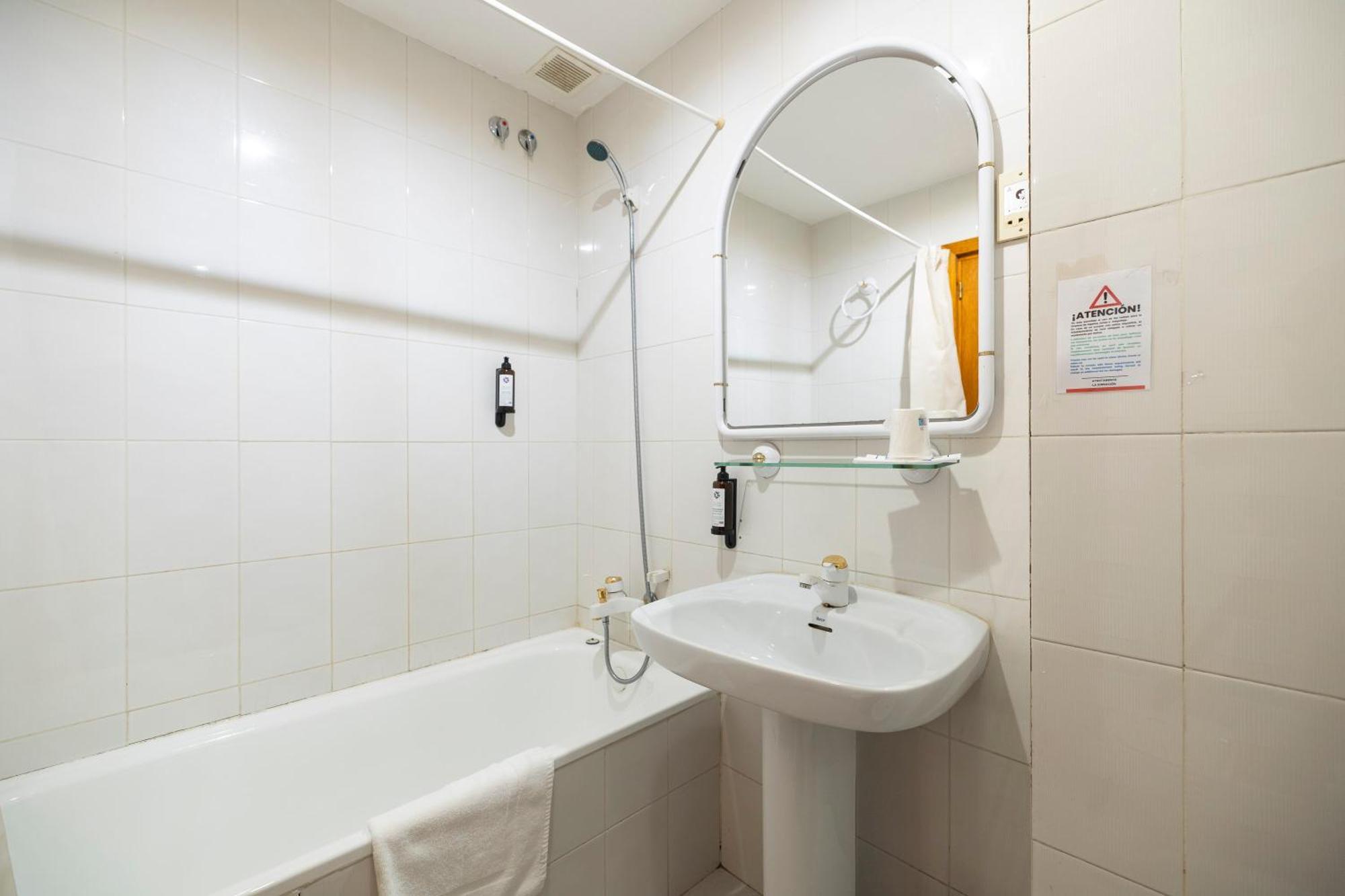 Hostal Los Valles Бьельса Экстерьер фото