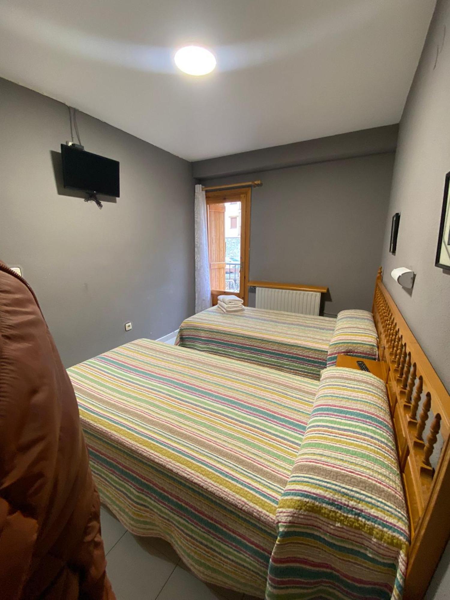 Hostal Los Valles Бьельса Экстерьер фото