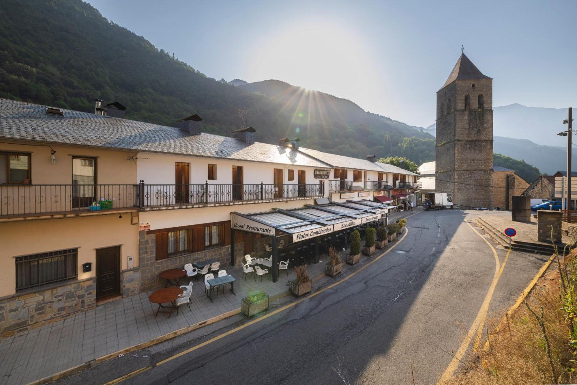 Hostal Los Valles Бьельса Экстерьер фото